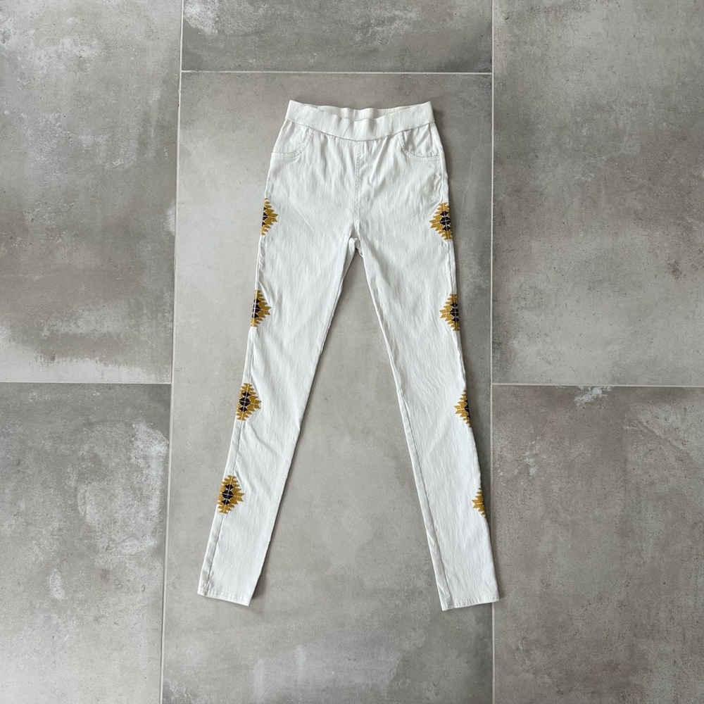 White Skinny Pants with Embroidered Accents